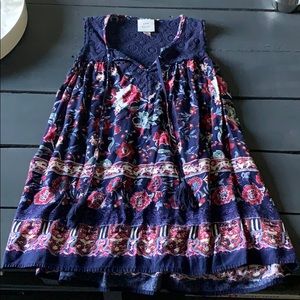 Knox Rose sleeveless top w/lace crochet details